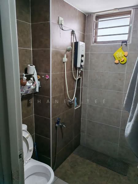 Rumah Teres 2-Tingkat untuk Dijual di Taman Mengkibol (Kluang) - Shanel Tee - Bathroom - PropertyGuru.com.my