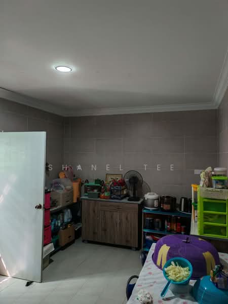 Rumah Teres 2-Tingkat untuk Dijual di Taman Mengkibol (Kluang) - Shanel Tee - Kitchen - PropertyGuru.com.my