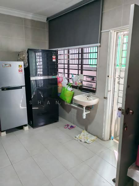 Rumah Teres 2-Tingkat untuk Dijual di Taman Mengkibol (Kluang) - Shanel Tee - Kitchen - PropertyGuru.com.my