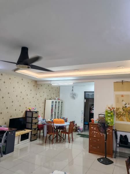 Rumah Teres 2-Tingkat untuk Dijual di Taman Mengkibol (Kluang) - Shanel Tee - Living Room - PropertyGuru.com.my