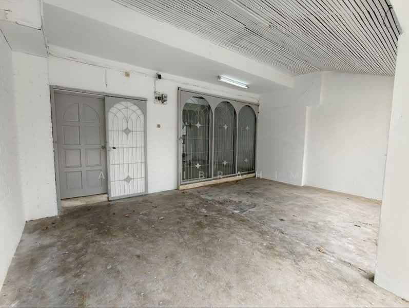 2-storey Terraced House for Sale in Taman Kesuma (Ampang) - Azli Ibrahim - Entrance - PropertyGuru.com.my