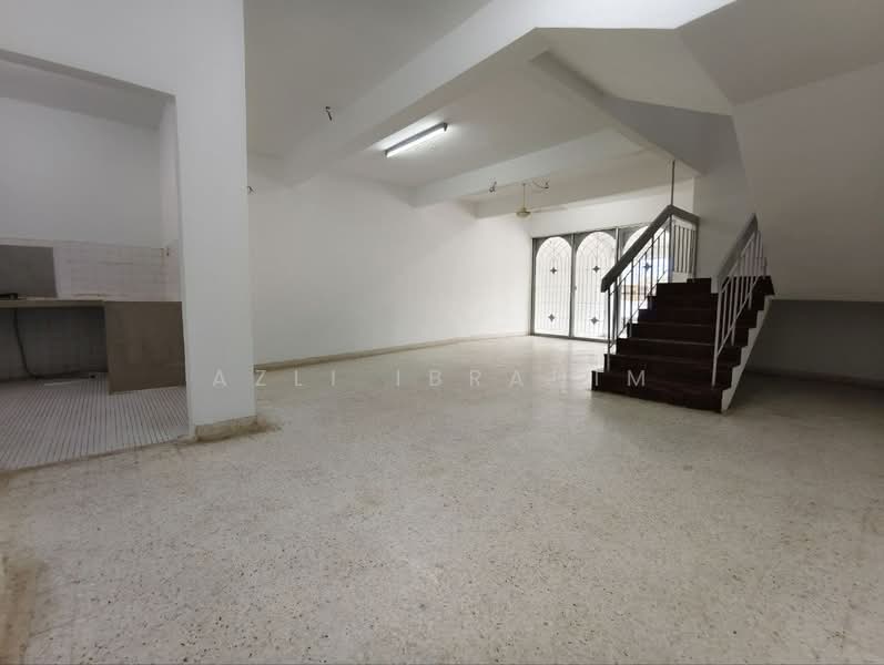 2-storey Terraced House for Sale in Taman Kesuma (Ampang) - Azli Ibrahim - Interior - PropertyGuru.com.my