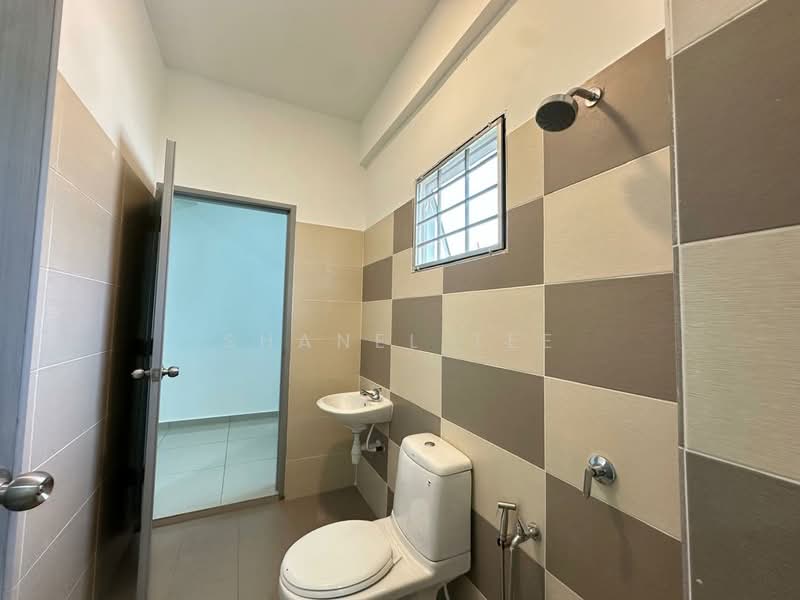 2-storey Terraced House for Sale in Taman Pura Kencana (Batu Pahat) - Shanel Tee - Bathroom - PropertyGuru.com.my