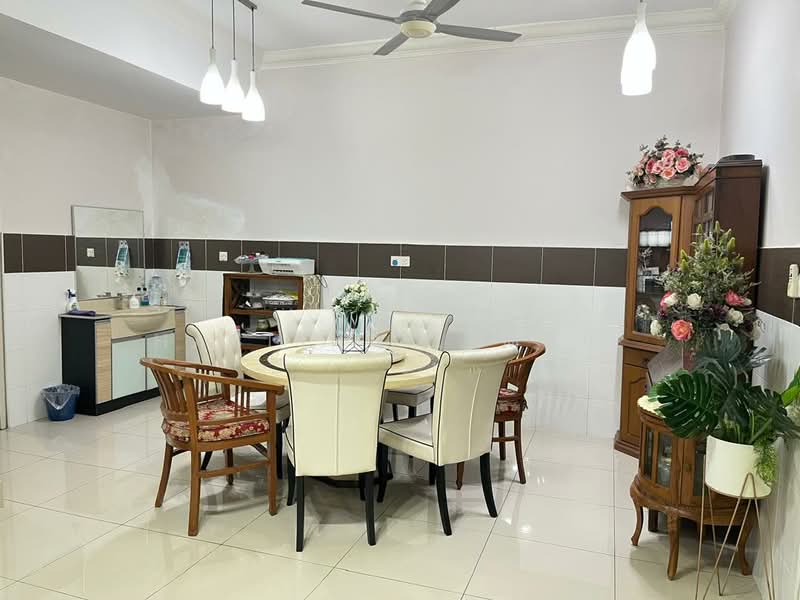 2-storey Terraced House for Sale in Kota Seriemas (Nilai) - Haslina Ismail - Dining Room - PropertyGuru.com.my