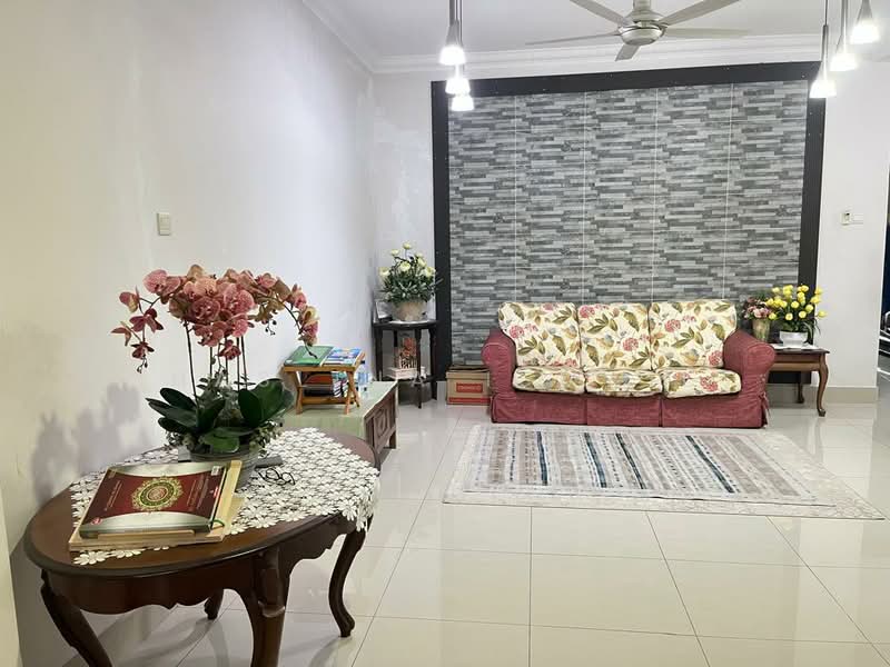 2-storey Terraced House for Sale in Kota Seriemas (Nilai) - Haslina Ismail - Living Room - PropertyGuru.com.my