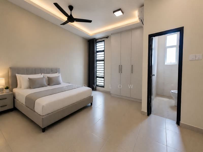 Kediaman Servis untuk Dijual di SuriaMas Suites - Andy Low - Bedroom - PropertyGuru.com.my