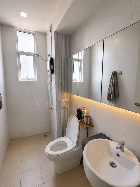 Kediaman Servis untuk Dijual di SuriaMas Suites - Andy Low - Bathroom - PropertyGuru.com.my