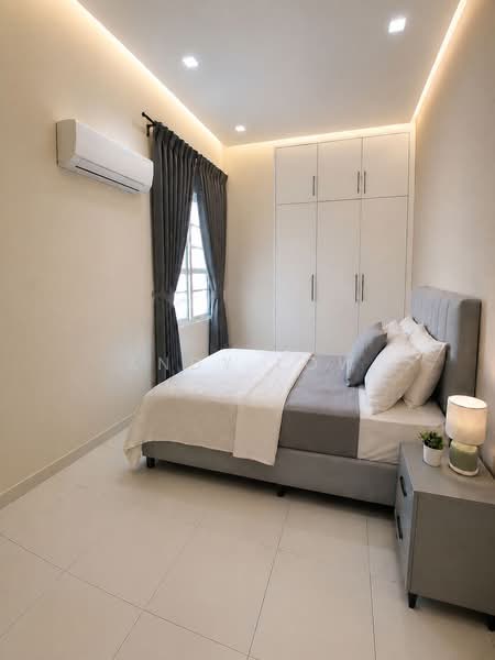 Kediaman Servis untuk Dijual di SuriaMas Suites - Andy Low - Bedroom - PropertyGuru.com.my