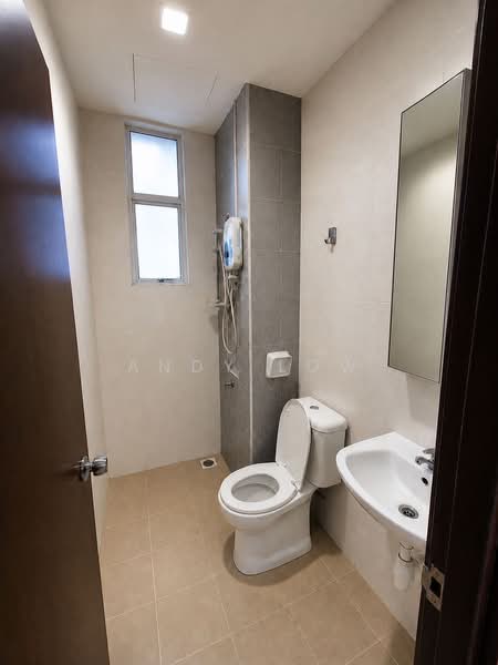 Kediaman Servis untuk Dijual di SuriaMas Suites - Andy Low - Bathroom - PropertyGuru.com.my