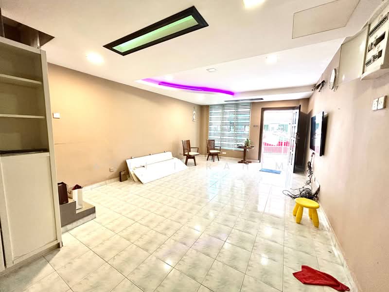 Rumah Teres 2-Tingkat untuk Dijual di Taman Permata (Ulu Kelang) - Azli Ibrahim - Living Room - PropertyGuru.com.my