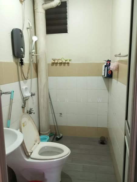 Apartment for Sale at Kipark Apartment - Dylan Law - Bathroom - PropertyGuru.com.my