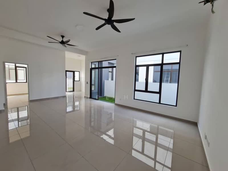 Rumah Teres untuk Dijual di Eco Grandeur (Puncak Alam) - Chee Hin - Living Room - PropertyGuru.com.my