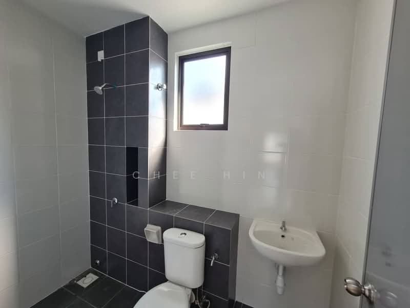 Rumah Teres untuk Dijual di Eco Grandeur (Puncak Alam) - Chee Hin - Bathroom - PropertyGuru.com.my