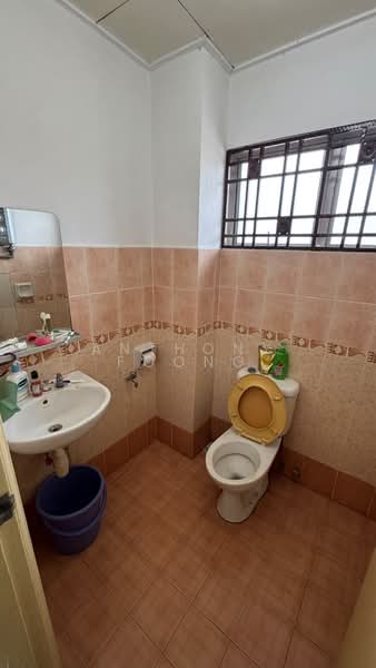 Semi-Detached House for Sale in Seri Aman Heights (Sungai Buloh) - Anthony Foong - Bathroom - PropertyGuru.com.my