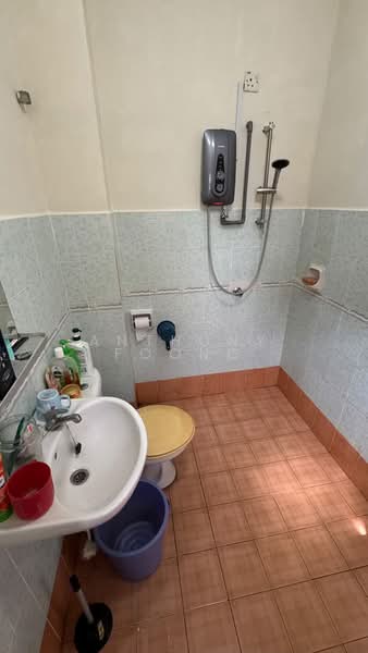 Semi-Detached House for Sale in Seri Aman Heights (Sungai Buloh) - Anthony Foong - Bathroom - PropertyGuru.com.my