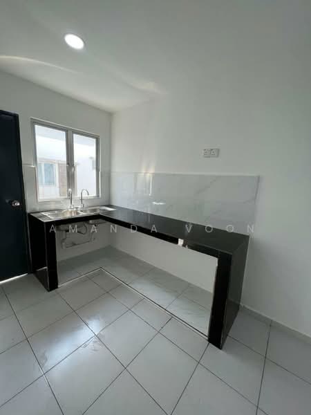 2.5-storey Terraced House for Sale in Kelapa Sawit (Kulai) - Amanda Voon - Kitchen - PropertyGuru.com.my