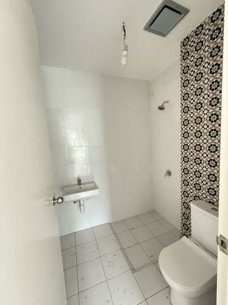 Rumah Berkembar untuk Dijual di Eco Grandeur (Puncak Alam) - Lucas Loh - Bathroom - PropertyGuru.com.my