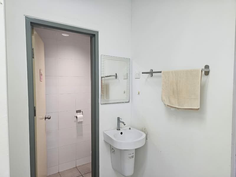 Shop / Office untuk Disewa di Bandar Sri Damansara (Selangor) - Sharon Lai - Bathroom - PropertyGuru.com.my