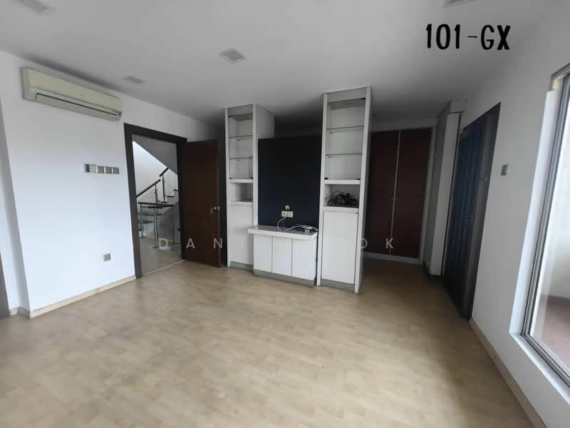 Rumah Teres 2-Tingkat untuk Dijual di Taman Eng Ann (Klang) - Daniel Kok - Living Room - PropertyGuru.com.my