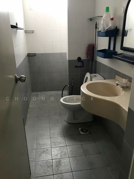 Kondominium untuk Dijual di Angkasa Condominiums - Choong Teck Wei - Bathroom - PropertyGuru.com.my