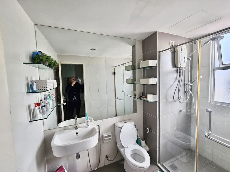 Condominium for Sale at Elit Heights @ Bayan City - Yeap Yu Quan - Bathroom - PropertyGuru.com.my