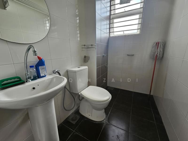 Kondominium untuk Disewa di Dwiputra Residences - Afiqah zaidi - Bathroom - PropertyGuru.com.my