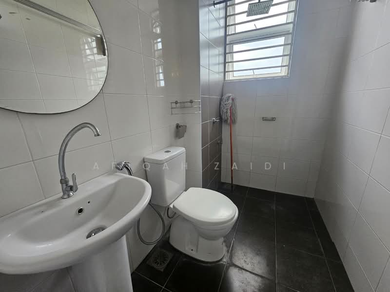 Kondominium untuk Disewa di Dwiputra Residences - Afiqah zaidi - Bathroom - PropertyGuru.com.my