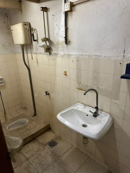 Kedai untuk Disewa di Permas Jaya (Johor) - Fong Lik - Bathroom - PropertyGuru.com.my