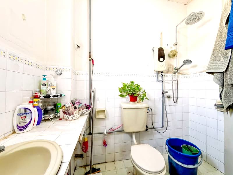 2-storey Terraced House for Sale in Usj 1 (Subang Jaya) - Akmal Adam - Bathroom - PropertyGuru.com.my