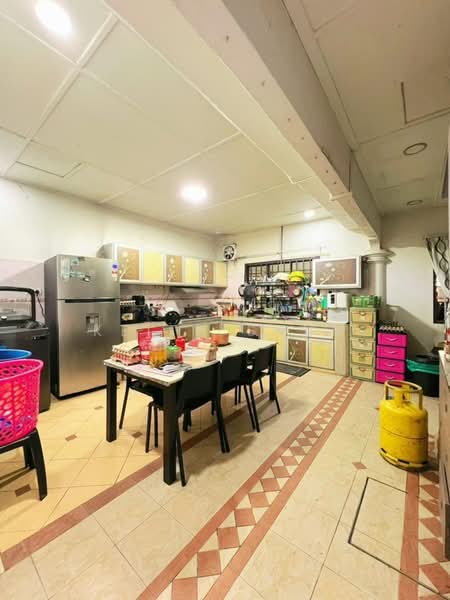 2-storey Terraced House for Sale in Bukit Indah (Iskandar Puteri (Nusajaya)) - Keith Shum - Kitchen - PropertyGuru.com.my