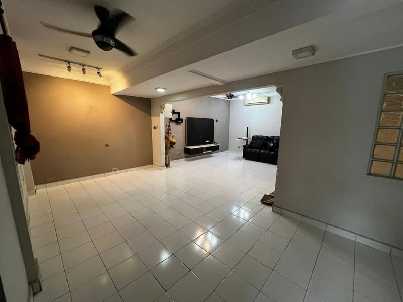 2-storey Terraced House for Sale in Bandar Botanic (Klang) - Daniel Kok - Living Room - PropertyGuru.com.my