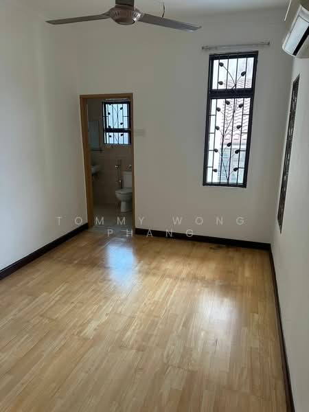 Rumah Teres 2-Tingkat untuk Dijual di Bandar Kinrara (Selangor) - Tommy Wong Phang - Bathroom - PropertyGuru.com.my