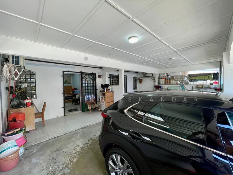 Rumah Teres 2-Tingkat untuk Dijual di Batu Caves (Selangor) - Shaziery Iskandar - Car Park - PropertyGuru.com.my