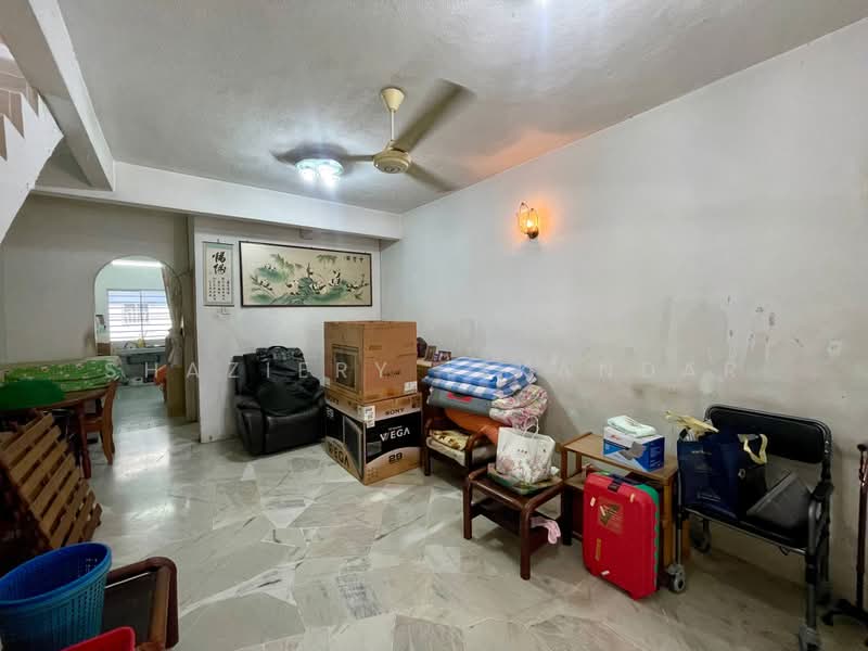 Rumah Teres 2-Tingkat untuk Dijual di Batu Caves (Selangor) - Shaziery Iskandar - Living Room - PropertyGuru.com.my