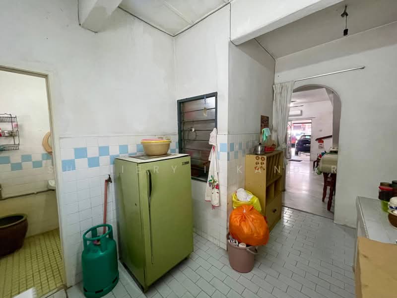 Rumah Teres 2-Tingkat untuk Dijual di Batu Caves (Selangor) - Shaziery Iskandar - Kitchen - PropertyGuru.com.my