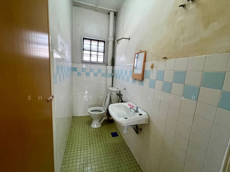 Rumah Teres 2-Tingkat untuk Dijual di Batu Caves (Selangor) - Shaziery Iskandar - Bathroom - PropertyGuru.com.my