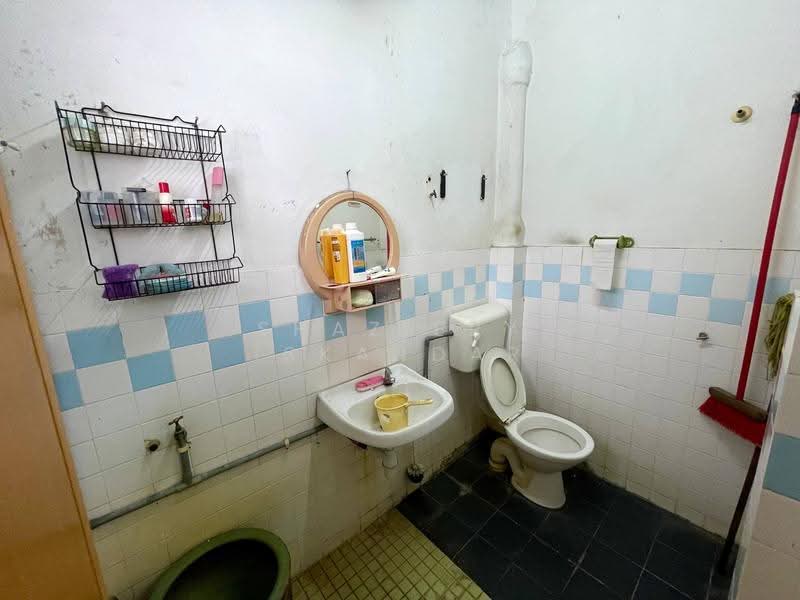 Rumah Teres 2-Tingkat untuk Dijual di Batu Caves (Selangor) - Shaziery Iskandar - Bathroom - PropertyGuru.com.my