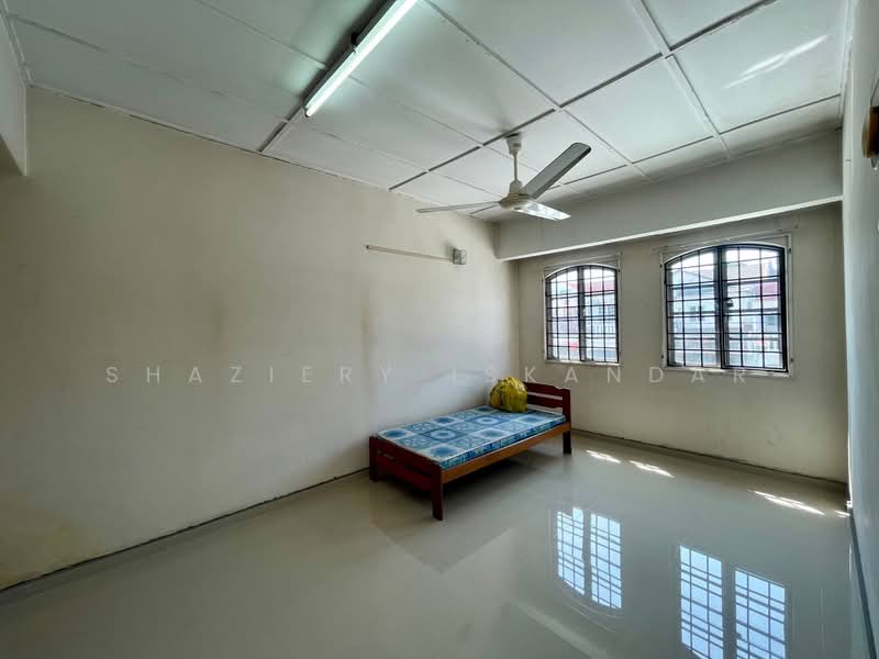 Rumah Teres 2-Tingkat untuk Dijual di Batu Caves (Selangor) - Shaziery Iskandar - Bedroom - PropertyGuru.com.my