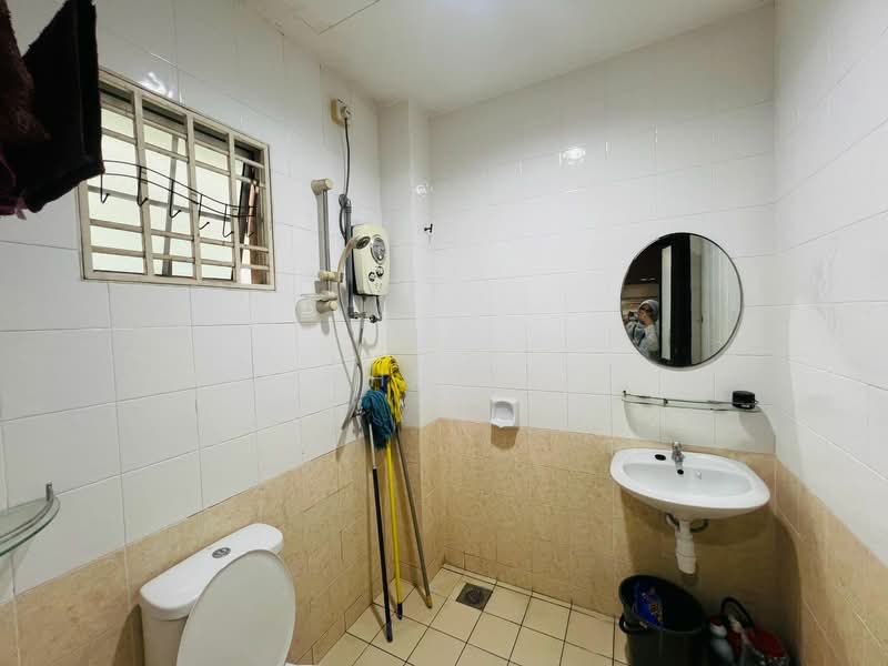 3-storey Terraced House for Rent in Bandar Bukit Tinggi 2 (Klang) - John Tee - Bathroom - PropertyGuru.com.my
