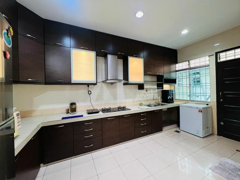 3-storey Terraced House for Rent in Bandar Bukit Tinggi 2 (Klang) - John Tee - Kitchen - PropertyGuru.com.my