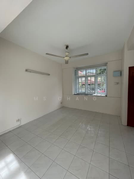 Townhouse for Sale in Taman Tunas Muda (Sungai Ara) - Ms Chang - Living Room - PropertyGuru.com.my