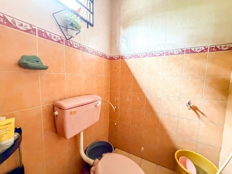 Rumah Teres untuk Dijual di Taman Seri Mewah (Kapar) - Nazrin Hakimin - Bathroom - PropertyGuru.com.my