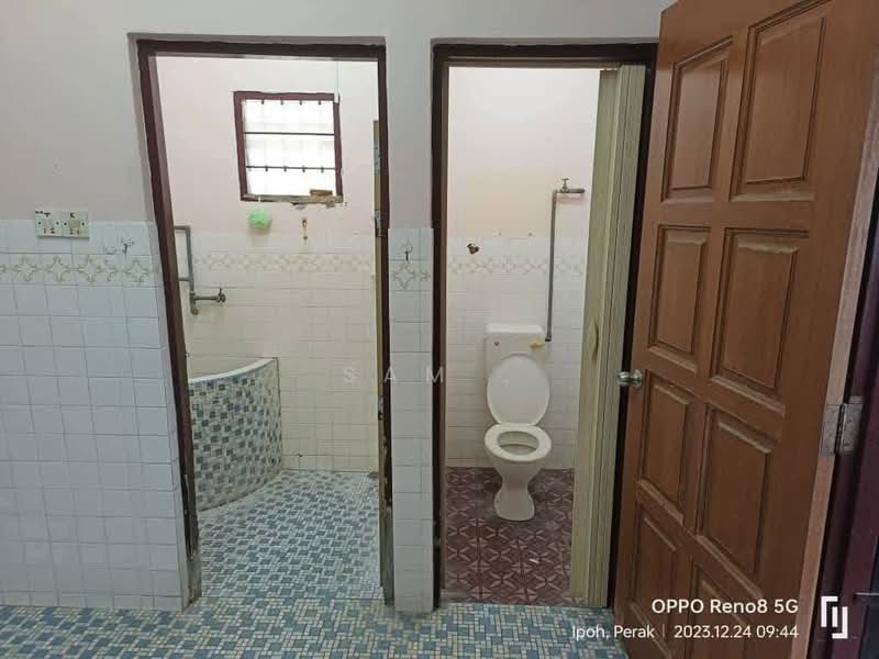 Rumah Teres 2-Tingkat untuk Dijual di Taman Bertuah (Ipoh) - Sam . - Bathroom - PropertyGuru.com.my