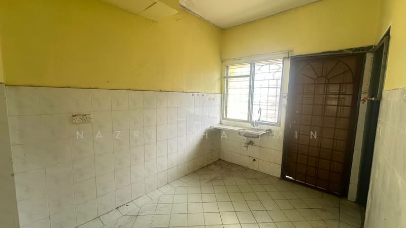 2-storey Terraced House for Sale in Bandar Tasik Puteri (Rawang) - Nazrin Hakimin - Kitchen - PropertyGuru.com.my