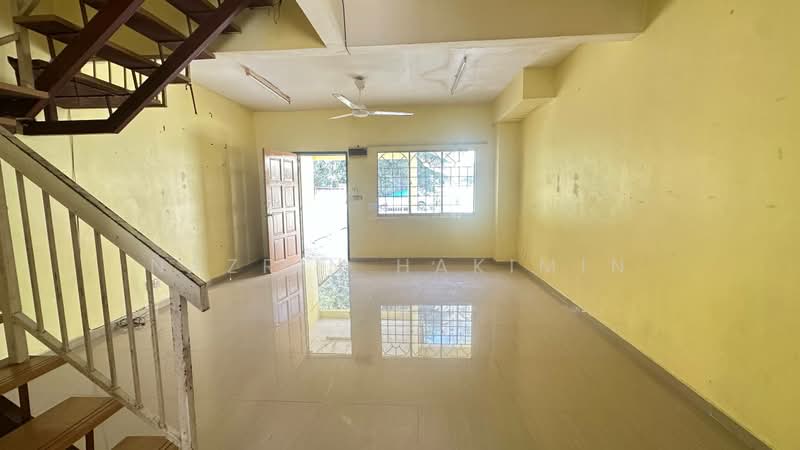 2-storey Terraced House for Sale in Bandar Tasik Puteri (Rawang) - Nazrin Hakimin - Living Room - PropertyGuru.com.my