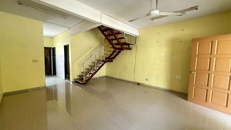 2-storey Terraced House for Sale in Bandar Tasik Puteri (Rawang) - Nazrin Hakimin - Living Room - PropertyGuru.com.my