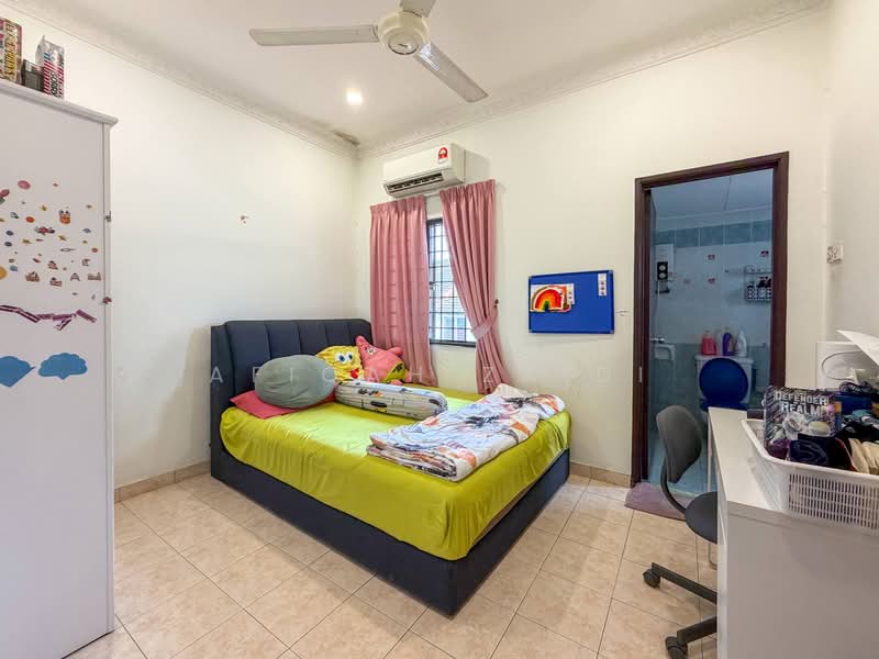 Rumah Teres 2-Tingkat untuk Dijual di Bukit Jelutong (Shah Alam) - Afiqah zaidi - Bedroom - PropertyGuru.com.my