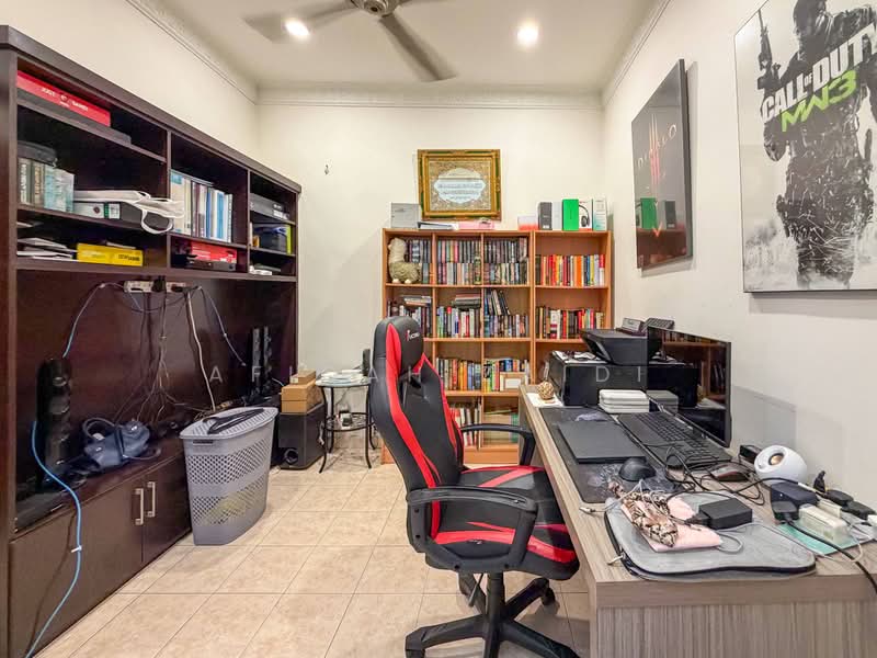 Rumah Teres 2-Tingkat untuk Dijual di Bukit Jelutong (Shah Alam) - Afiqah zaidi - Study - PropertyGuru.com.my