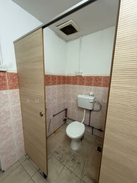Kedai untuk Disewa di Bandar Baru Air Itam (Farlim) (Air Hitam) - Amanda Lam - Bathroom - PropertyGuru.com.my