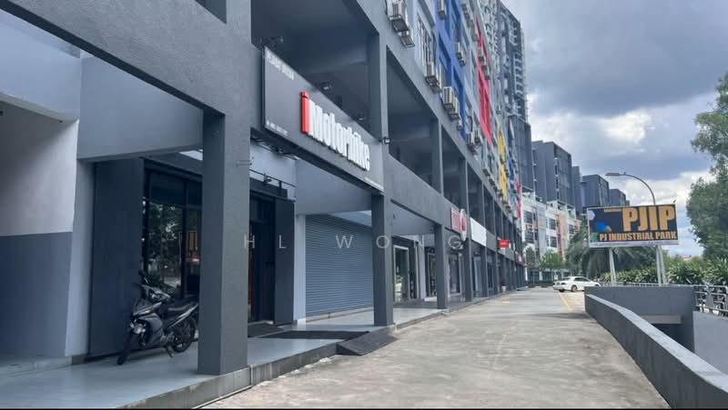 Gudang untuk Disewa di Seksyen 13 (Petaling Jaya) - HL Wong - Exterior - PropertyGuru.com.my